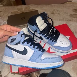 MAKE OFFERS Jordan 1 white university blue black